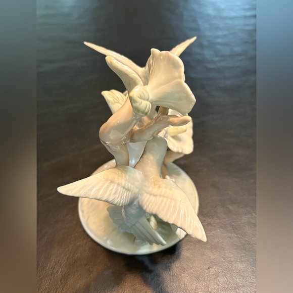 Porcelain Hummingbird and Flower Figurine - Picture 2 of 10